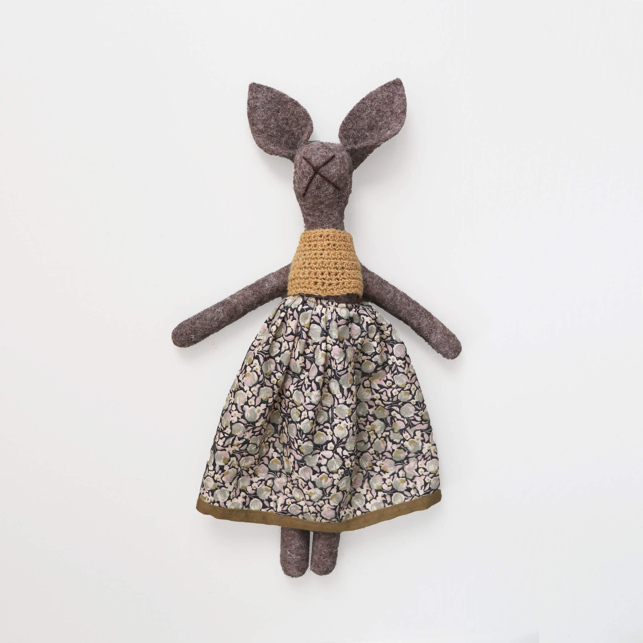 Beth Natural Wool Character Bunny  - MiMs Heritage x Camomile